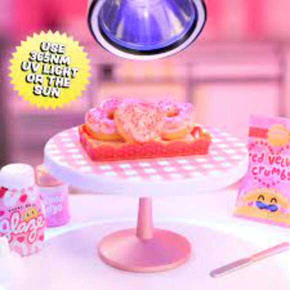Miniverse Valentines 2025 Heart Shaped Donuts Set - Picture 4 of 4